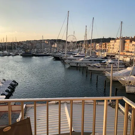 شقة Du Port آجد